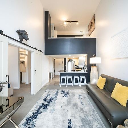 Modern Downtown Top Floor Penthouse With Bay Views Seattle Bagian luar foto