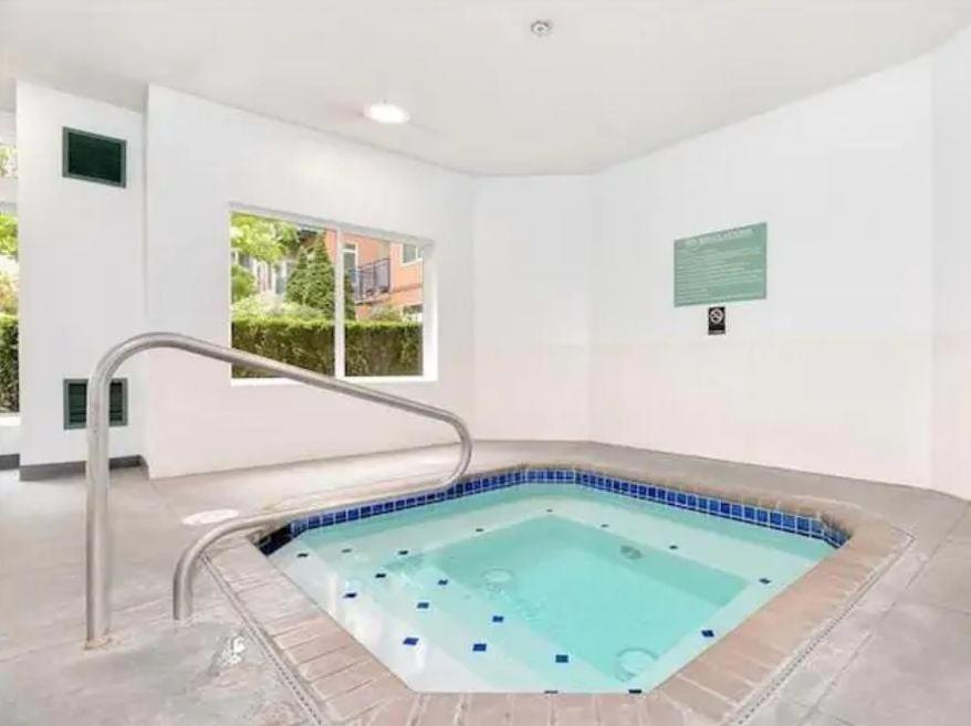 Modern Downtown Top Floor Penthouse With Bay Views Seattle Bagian luar foto