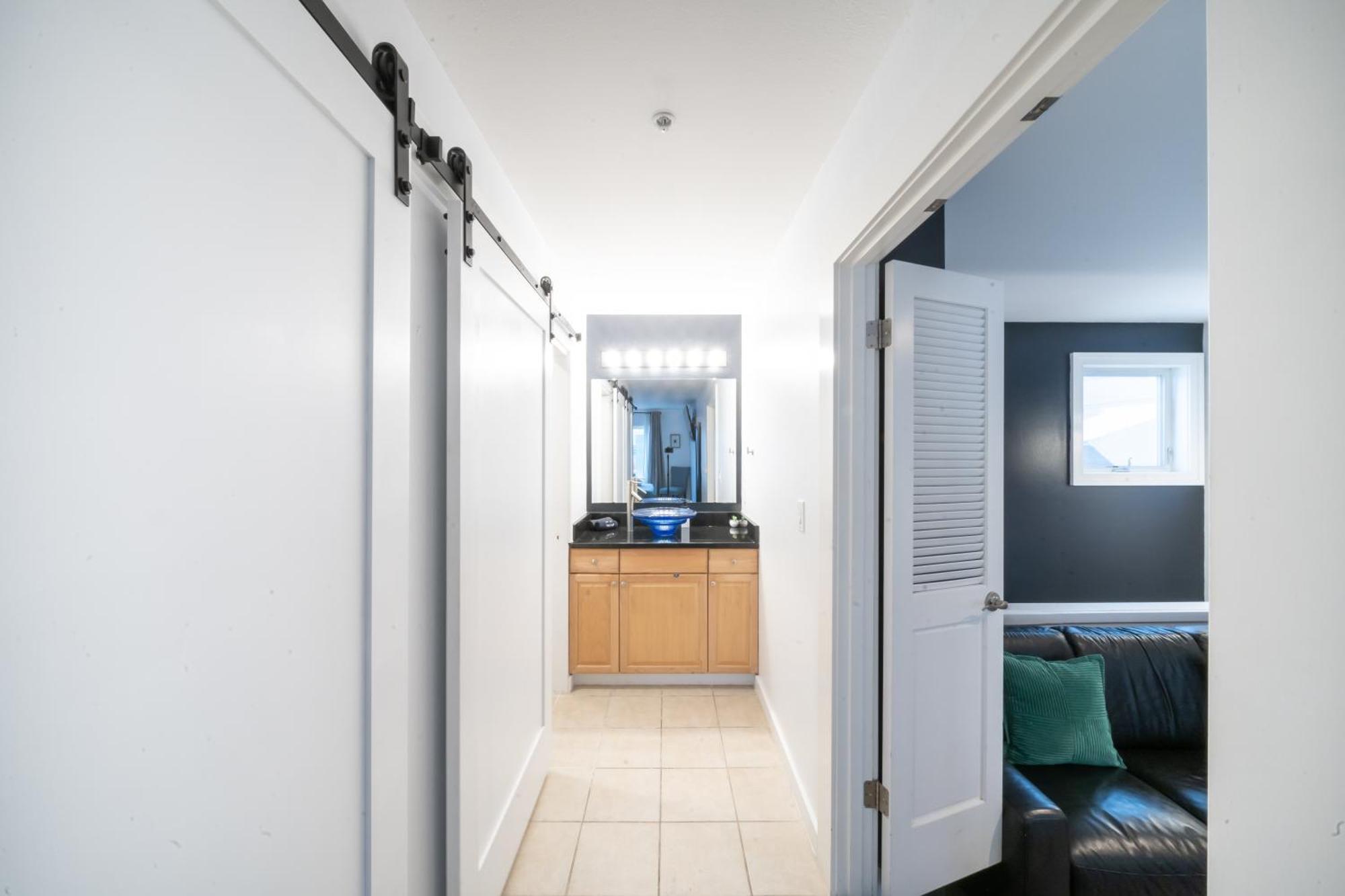 Modern Downtown Top Floor Penthouse With Bay Views Seattle Bagian luar foto