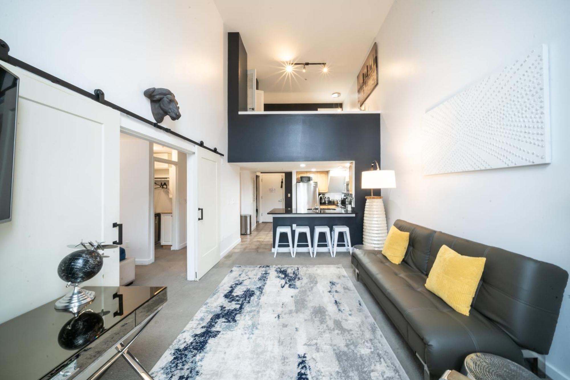 Modern Downtown Top Floor Penthouse With Bay Views Seattle Bagian luar foto